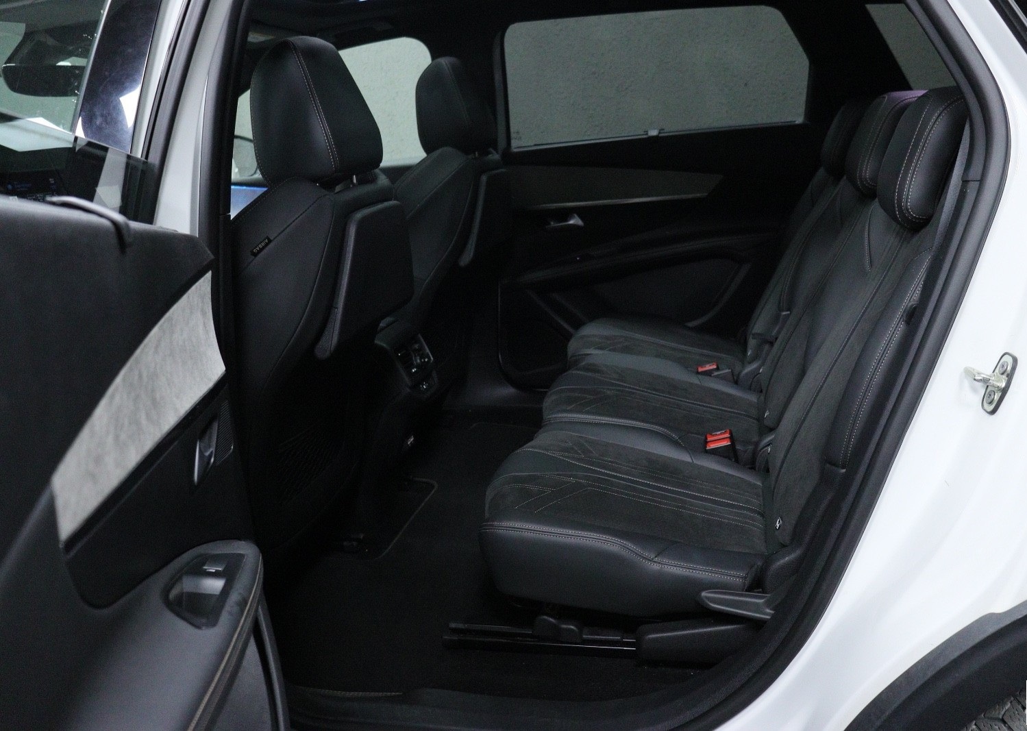 PEUGEOT 5008 II 2.0 BLUEHDI 180 S&S GT PACK EAT8 - Image 15