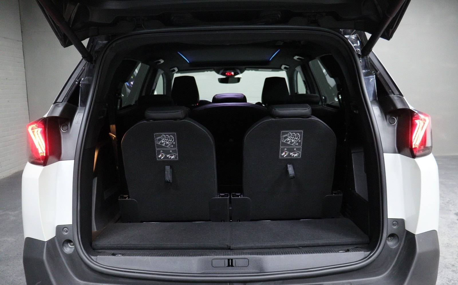 PEUGEOT 5008 II 2.0 BLUEHDI 180 S&S GT PACK EAT8 - Image 18