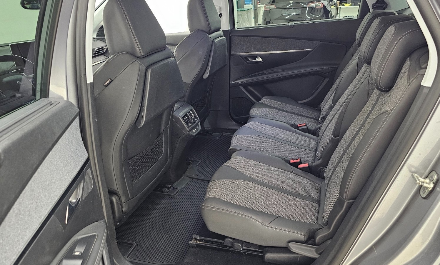 PEUGEOT 5008 1.5 BLUEHDI 130 S&S EAT8 ALLURE - Image 12
