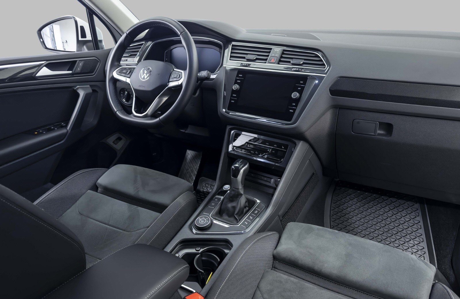 VOLKSWAGEN TIGUAN 2.0 TDI 150 ELEGANCE 4MOTION DSG7 - Image 9