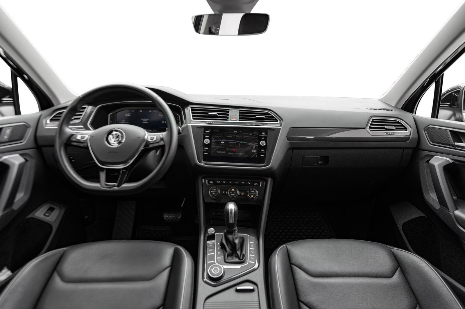 VOLKSWAGEN TIGUAN 2.0 TDI 150 EXCLUSIF R LINE 4MOTION DSG7 - Image 14