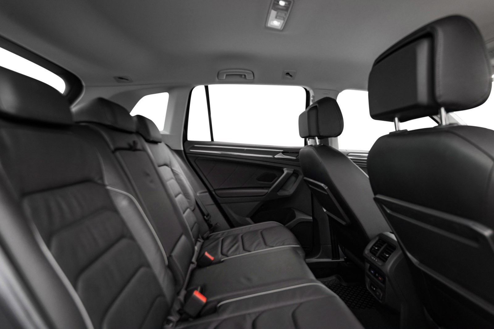 VOLKSWAGEN TIGUAN 2.0 TDI 150 EXCLUSIF R LINE 4MOTION DSG7 - Image 15