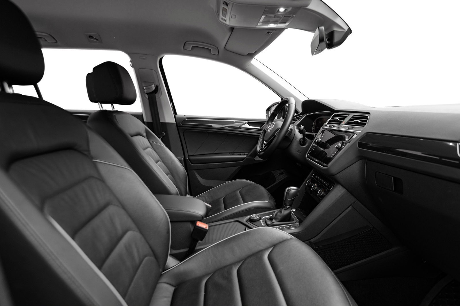VOLKSWAGEN TIGUAN 2.0 TDI 150 EXCLUSIF R LINE 4MOTION DSG7 - Image 17