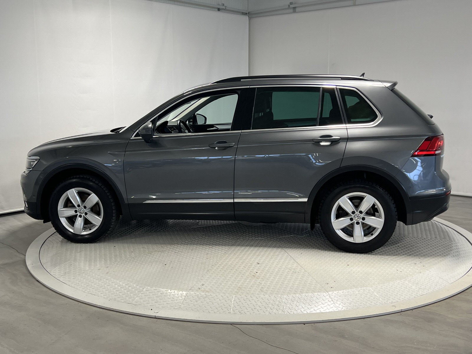 VOLKSWAGEN TIGUAN CONFORTLINE BUSINESS 2.0 TDI 150 DSG7 - Image 5