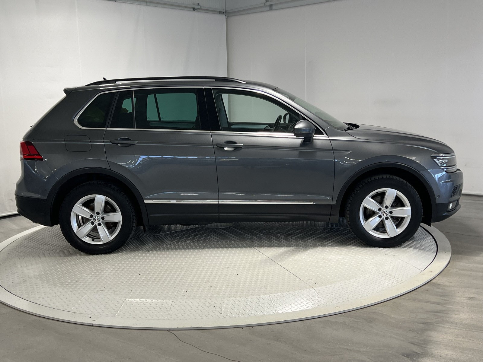 VOLKSWAGEN TIGUAN CONFORTLINE BUSINESS 2.0 TDI 150 DSG7 - Image 8