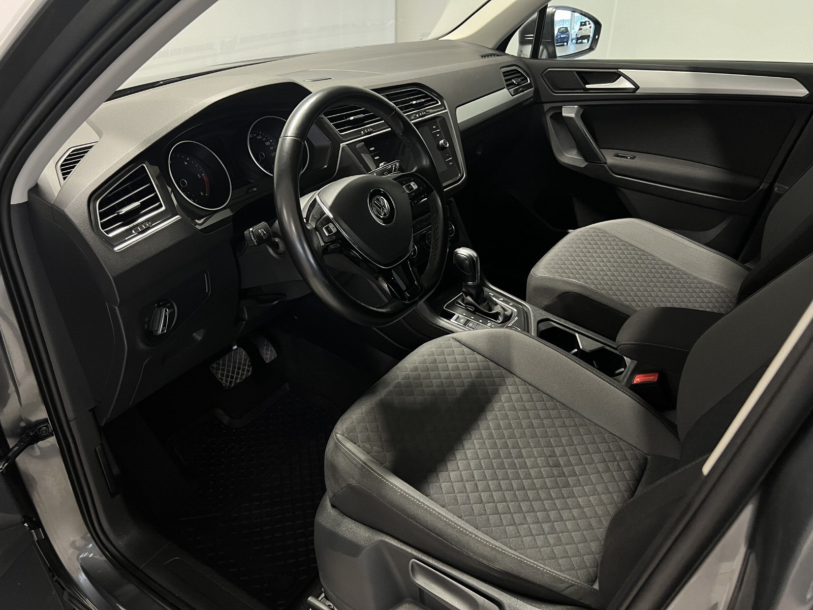 VOLKSWAGEN TIGUAN CONFORTLINE BUSINESS 2.0 TDI 150 DSG7 - Image 11