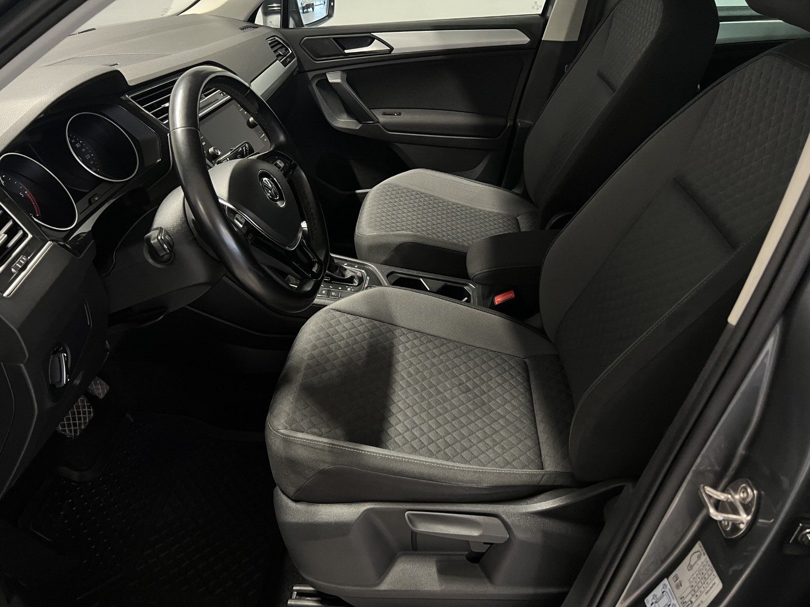 VOLKSWAGEN TIGUAN CONFORTLINE BUSINESS 2.0 TDI 150 DSG7 - Image 12