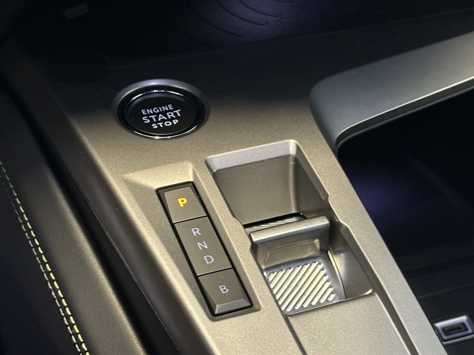 PEUGEOT 408 PLUG-IN HYBRID GT E-EAT8 - Image 13
