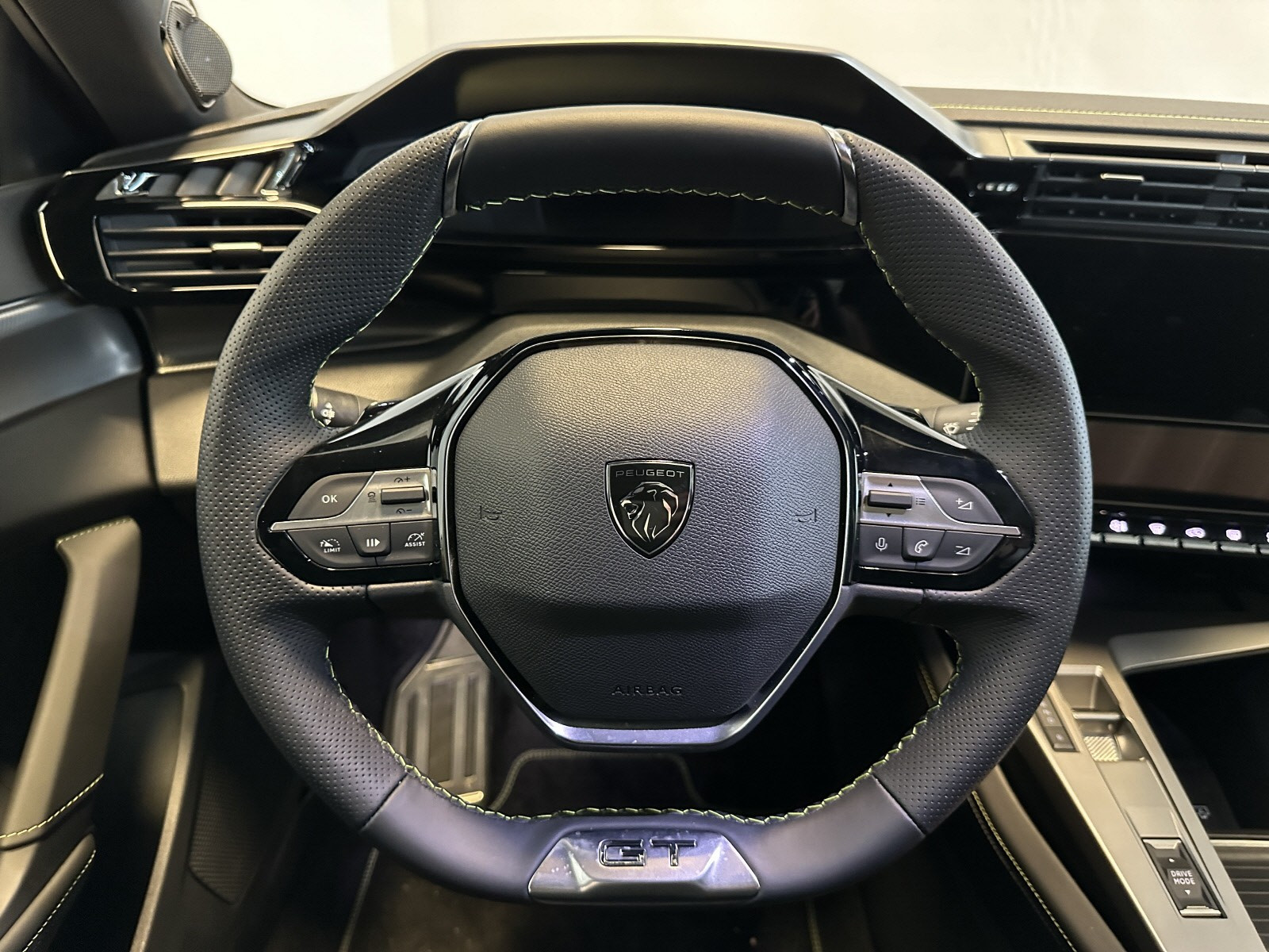 PEUGEOT 408 PLUG-IN HYBRID GT E-EAT8 - Image 18