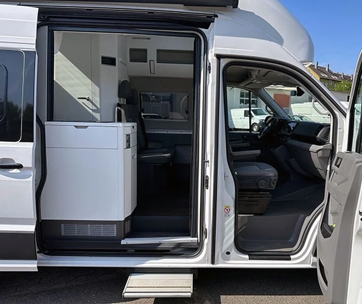 VOLKSWAGEN GRAND CALIFORNIA 600 - Image 11