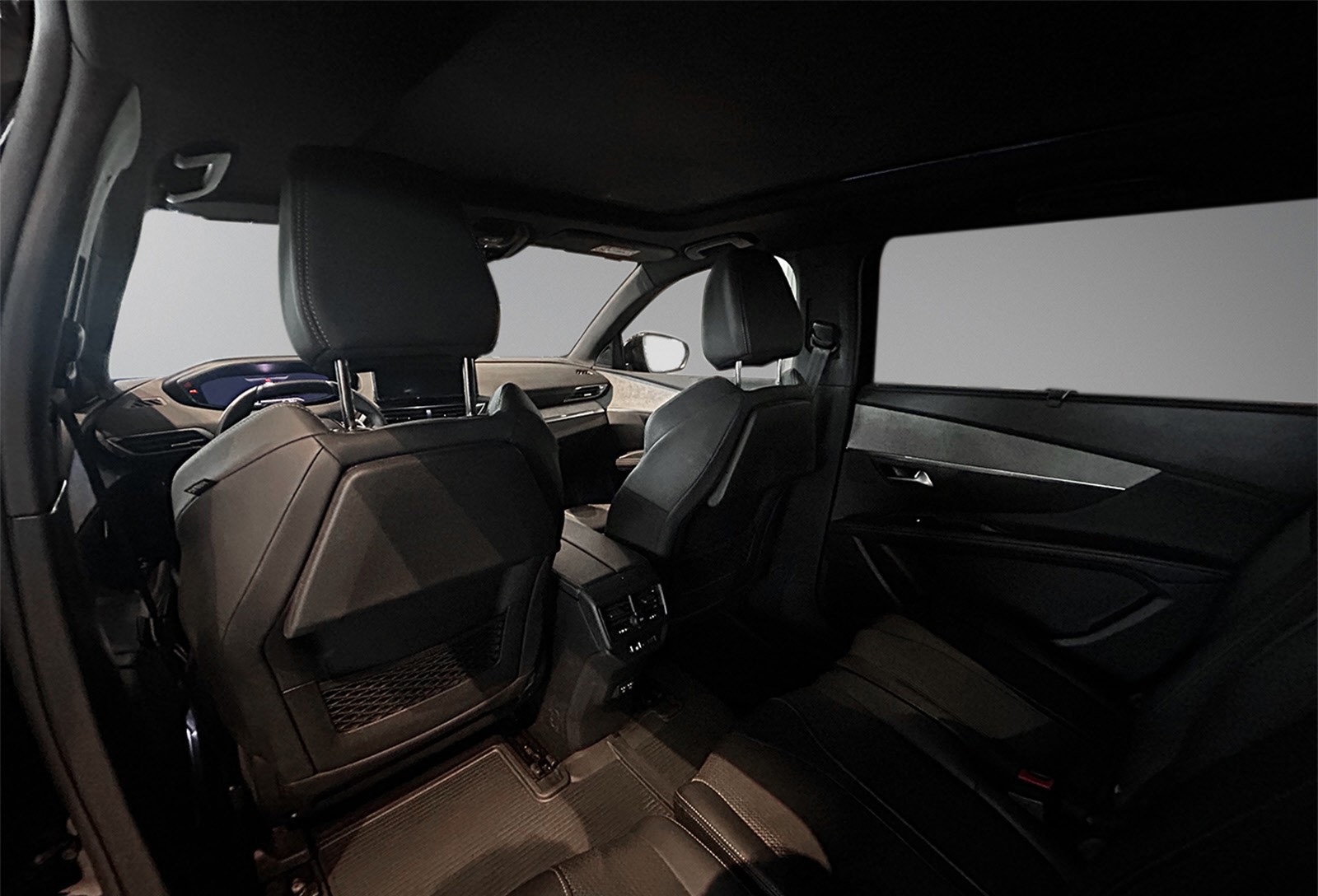 PEUGEOT 5008 II 1.5 BLUEHDi 130CH S&S GT PACK EAT8 BLACK PACK - Image 13