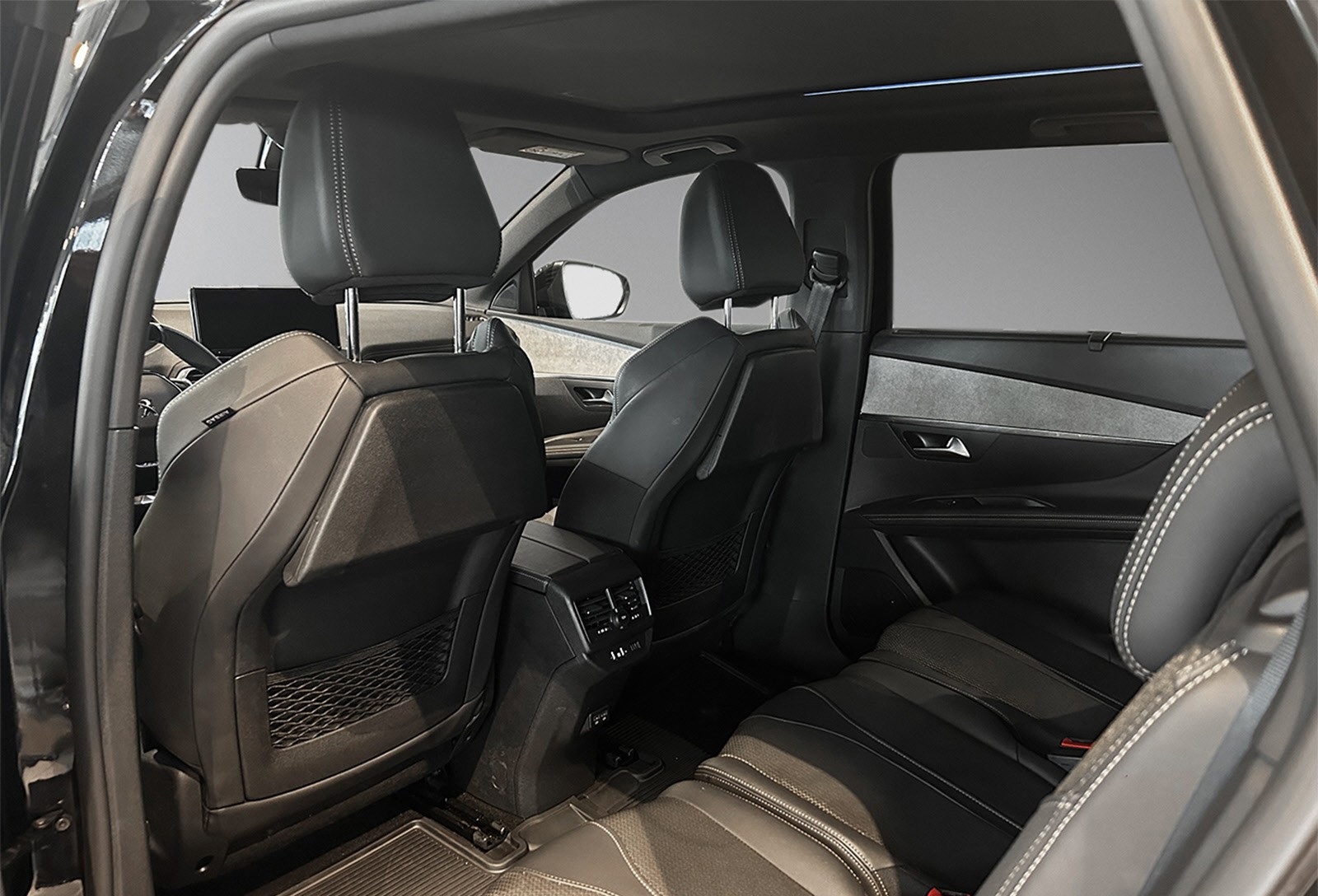 PEUGEOT 5008 II 1.5 BLUEHDi 130CH S&S GT PACK EAT8 BLACK PACK - Image 15