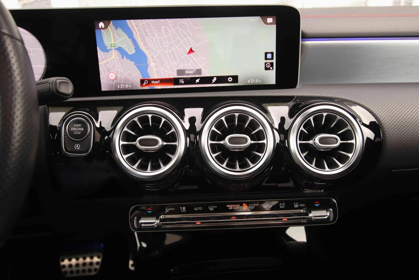 MERCEDES-BENZ CLA II 180 D AMG LINE 7G-DCT - Image 9