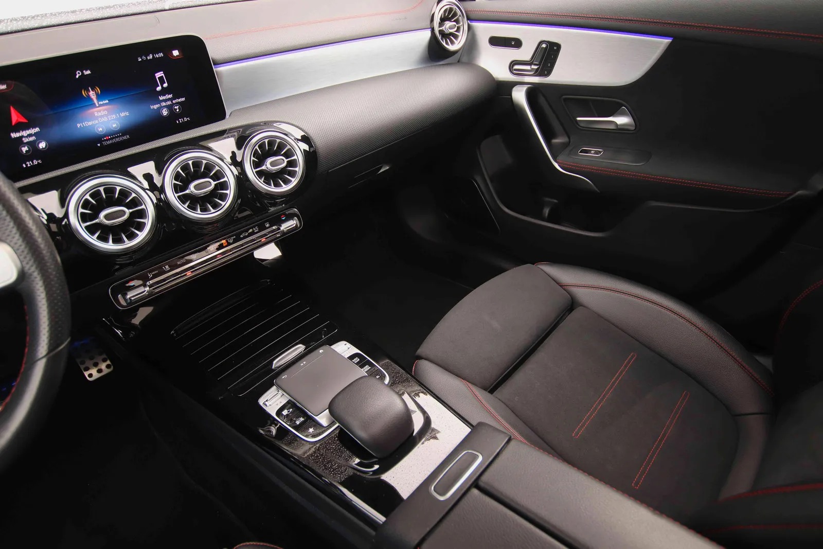 MERCEDES-BENZ CLA II 180 D AMG LINE 7G-DCT - Image 10