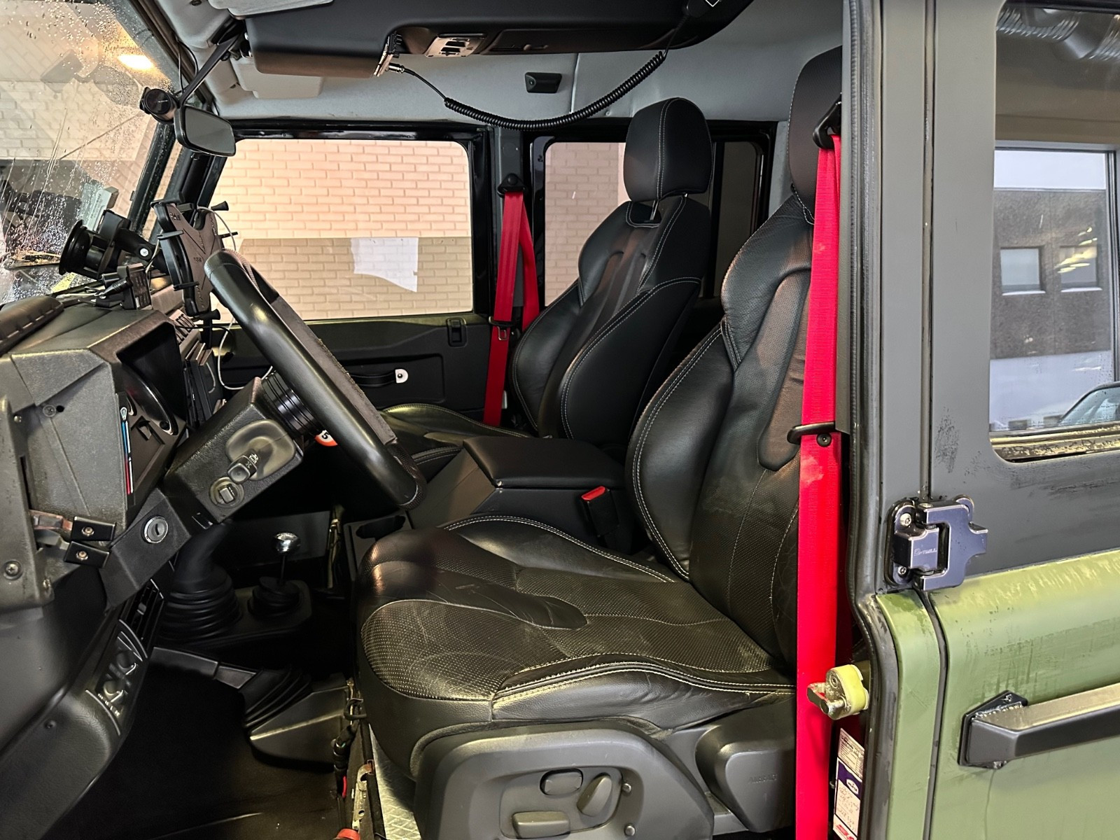 LAND ROVER DEFENDER 110 STATION WAGON TD5 - Image 13