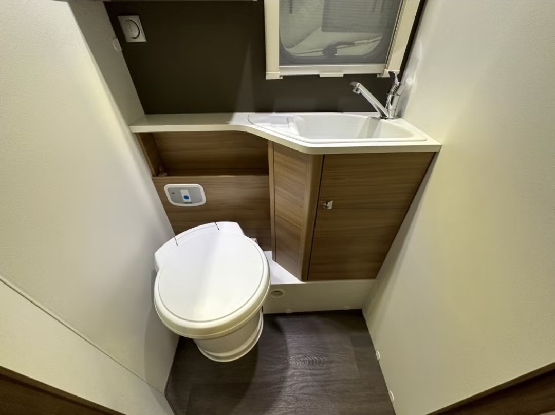 ADRIA CORAL XL 670 SL - Image 18