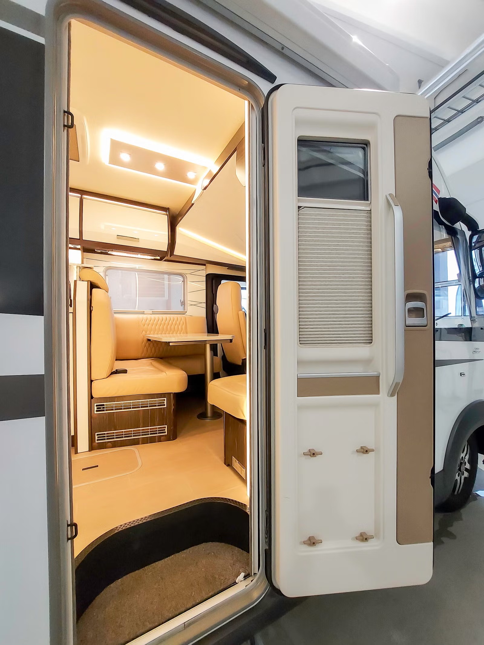 BÜRSTNER ELEGANCE i 728 G - Image 19