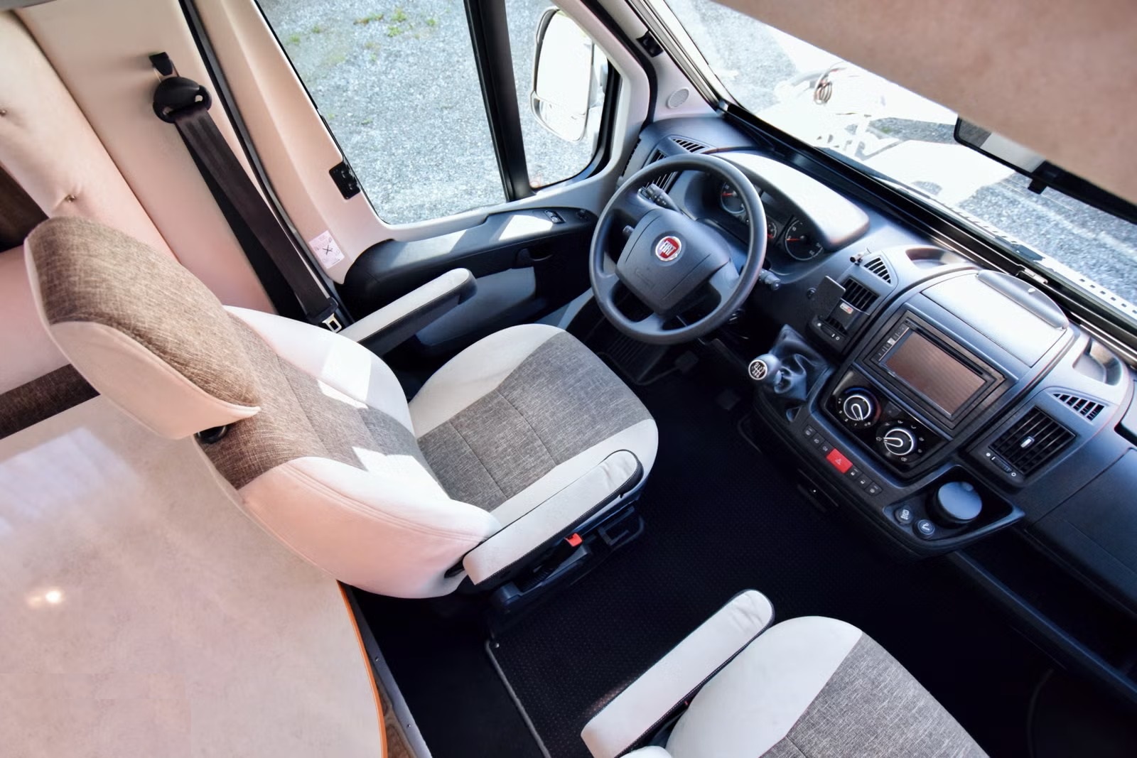 RAPIDO 691 FF - Image 10