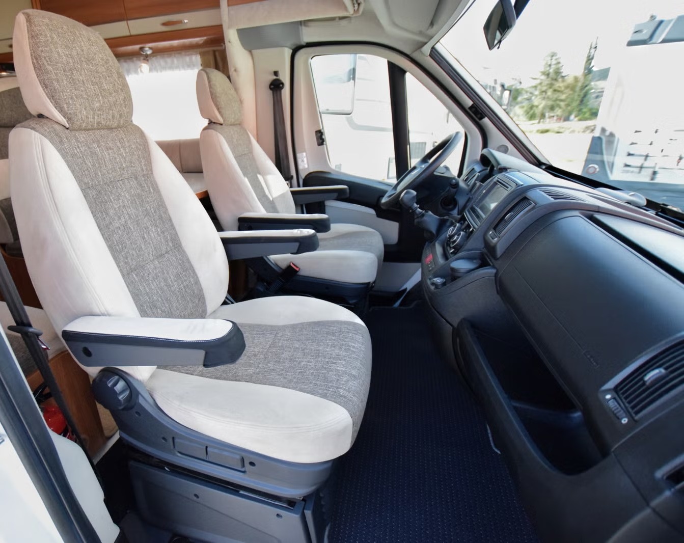 RAPIDO 691 FF - Image 12