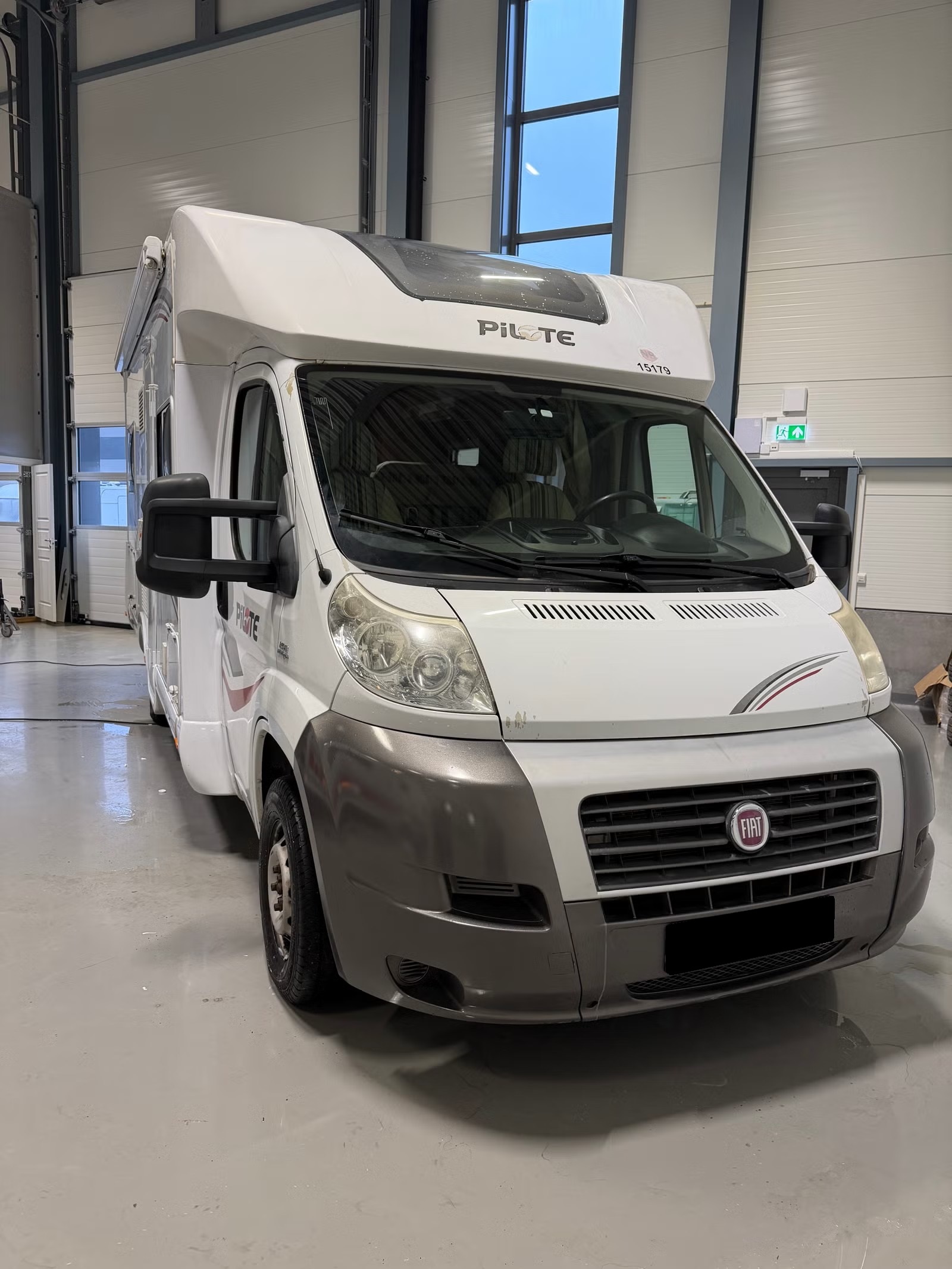 PILOTE P 716 AVENTURA - Image 2