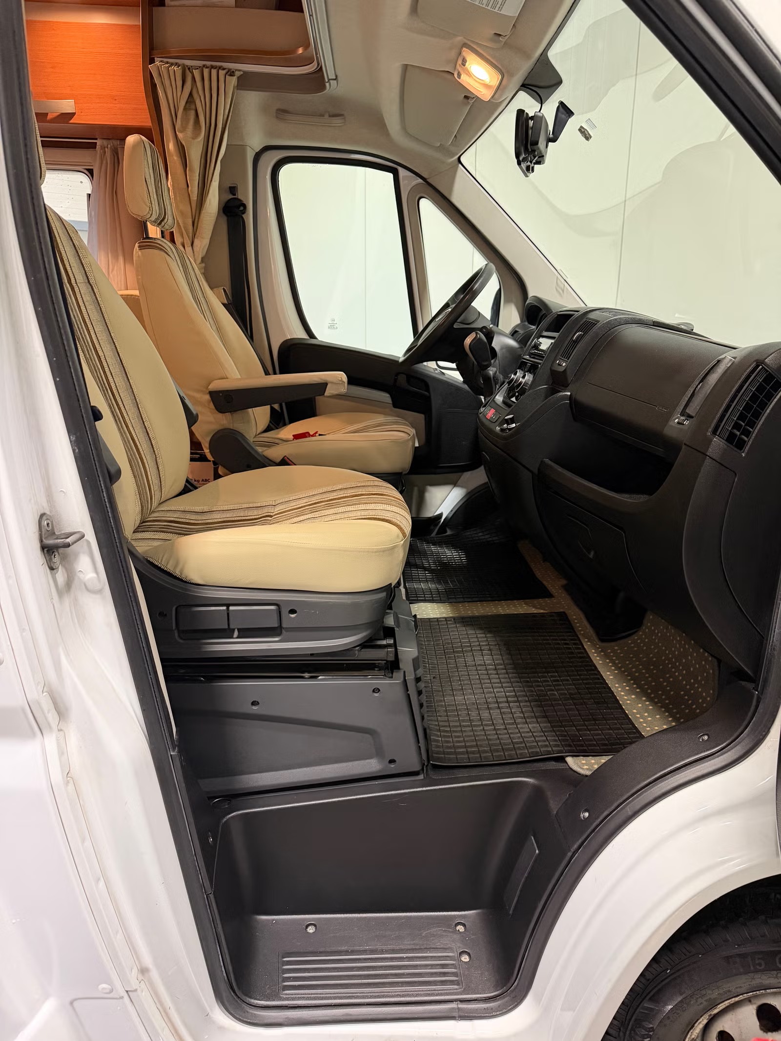 PILOTE P 716 AVENTURA - Image 11