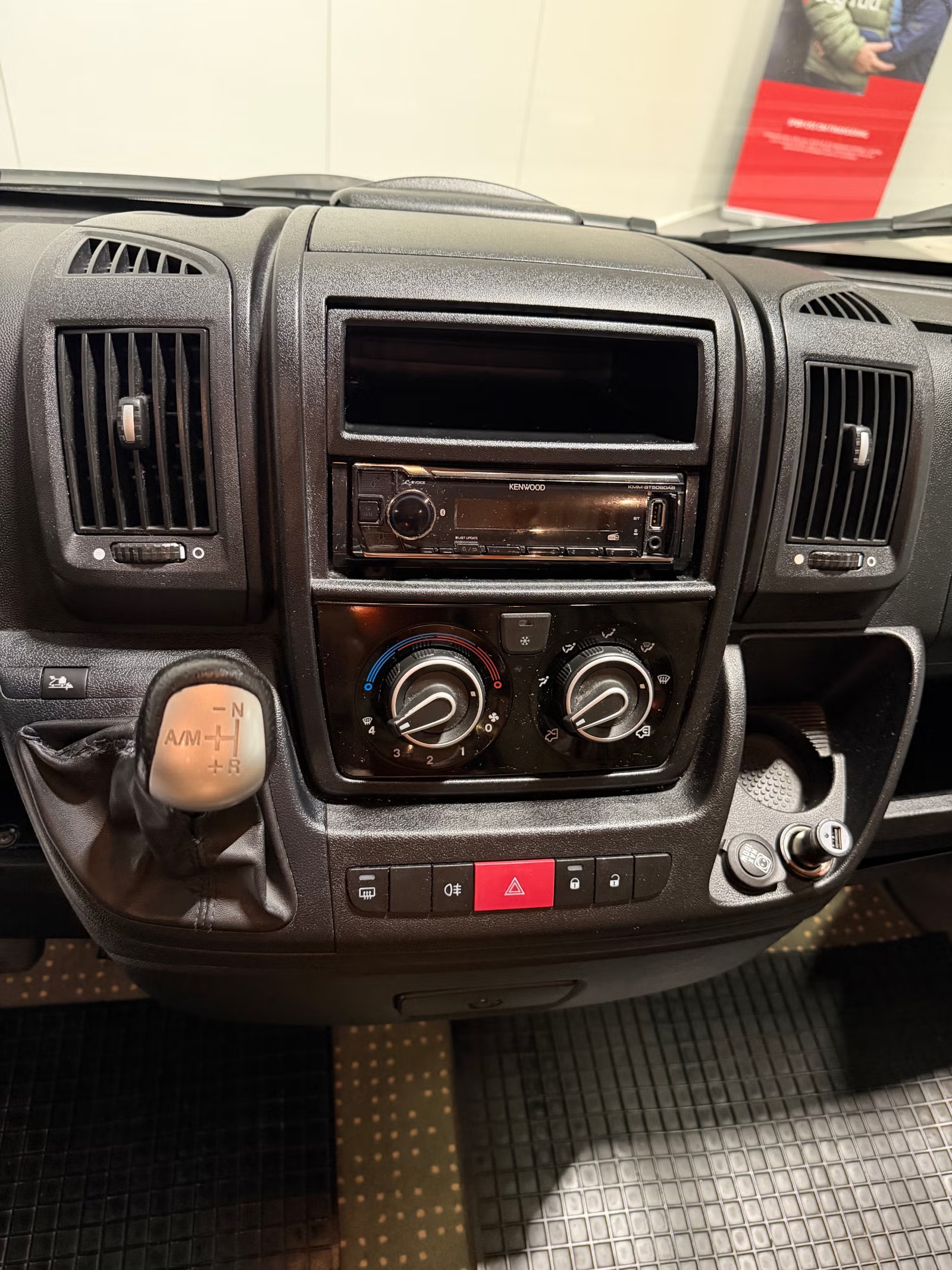 PILOTE P 716 AVENTURA - Image 13