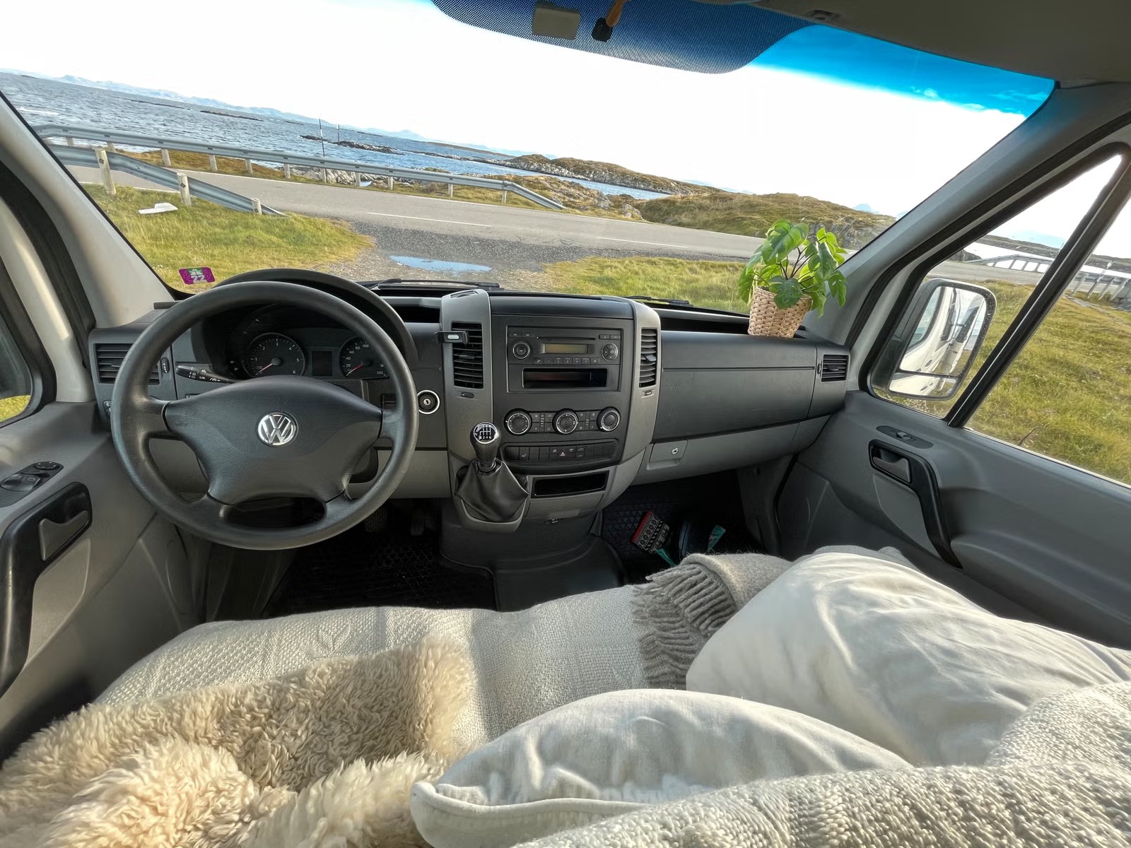 VOLKSWAGEN CRAFTER VAN 2.0 TDI 163 - Image 4