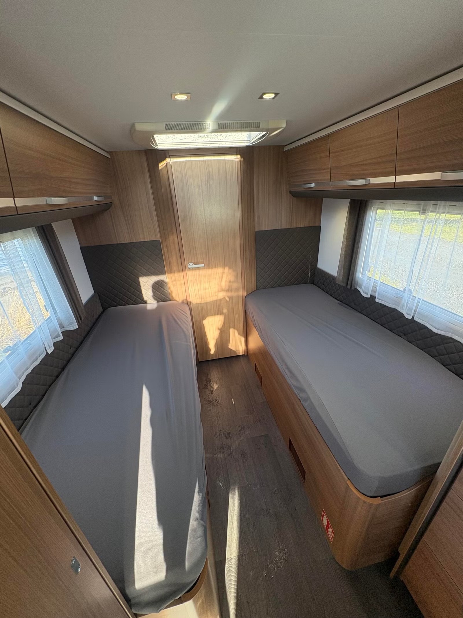 ADRIA CORAL 670 SLT SUPREME EDITION - Image 19