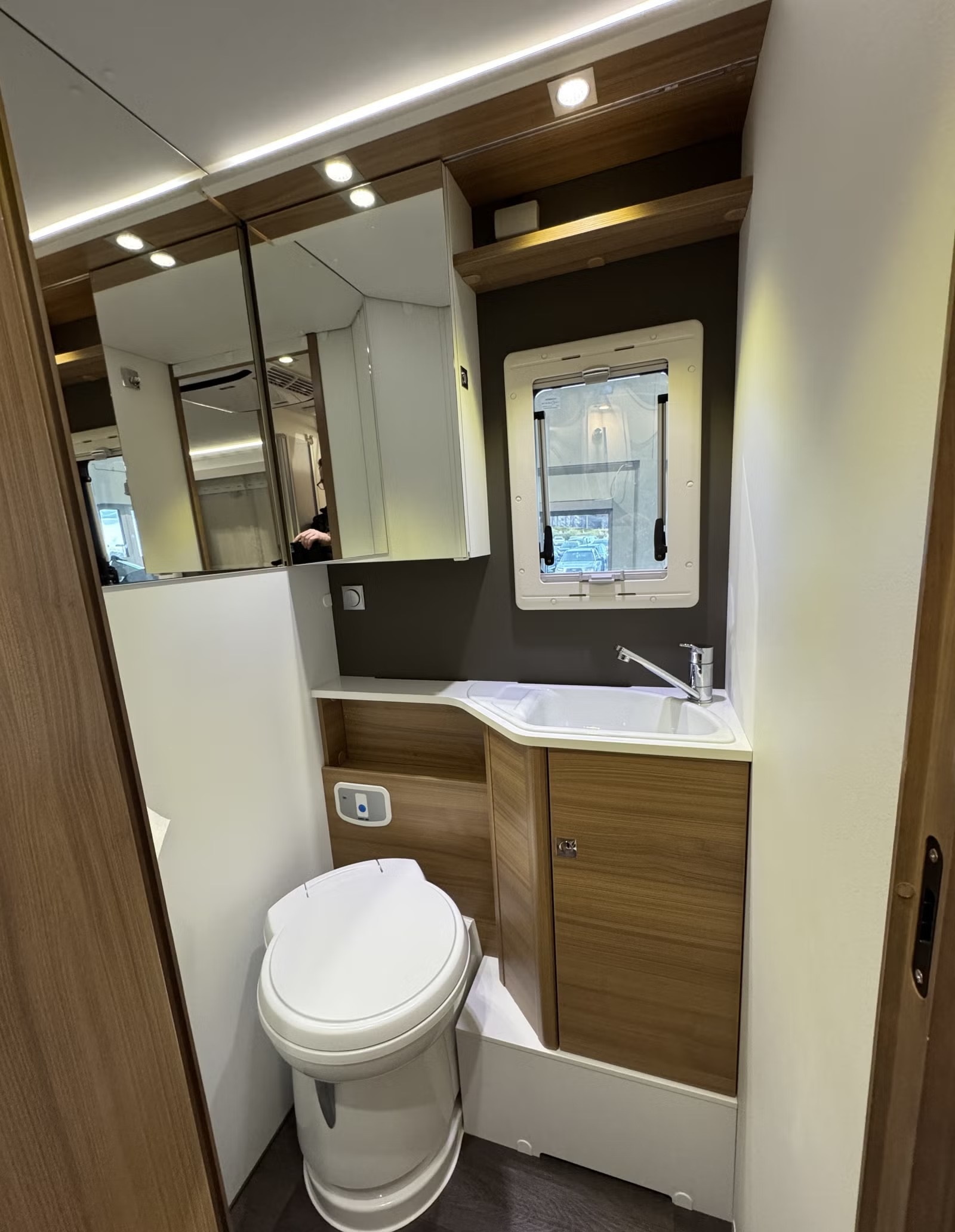 ADRIA MATRIX M 670SL SUPREME - Image 13