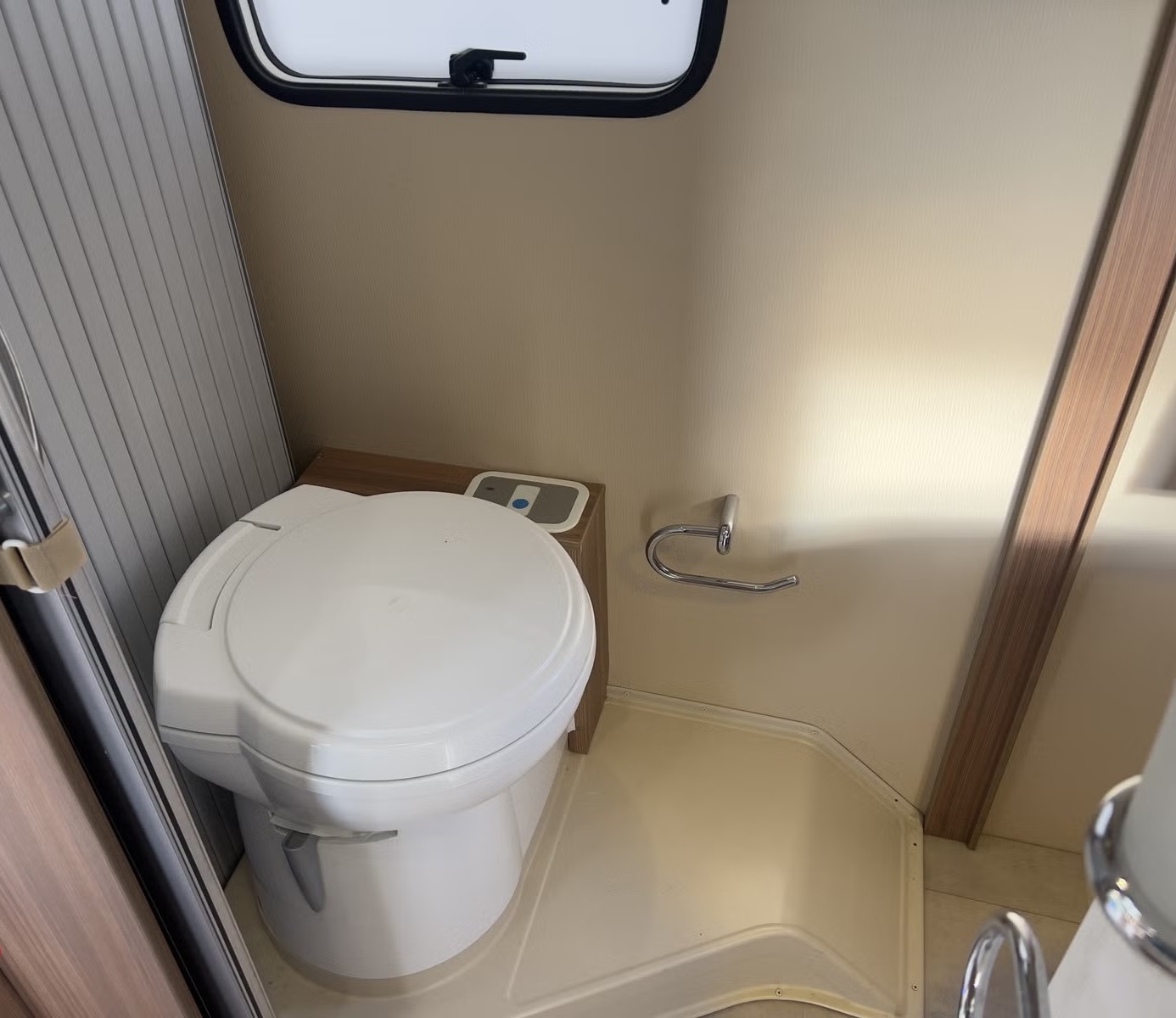 CHALLENGER GRAPHITE 388 EB - Image 15