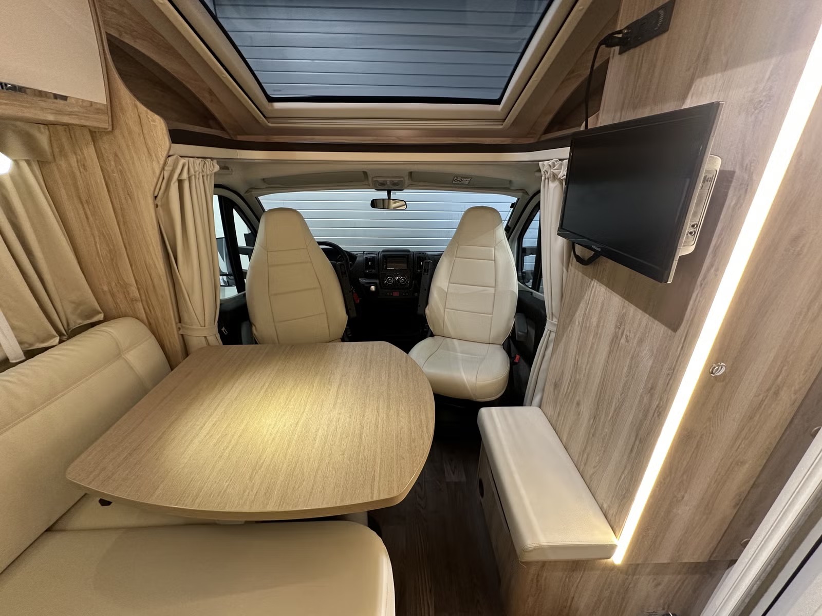 EURA MOBIL PROFILA T 695 EB - Image 8