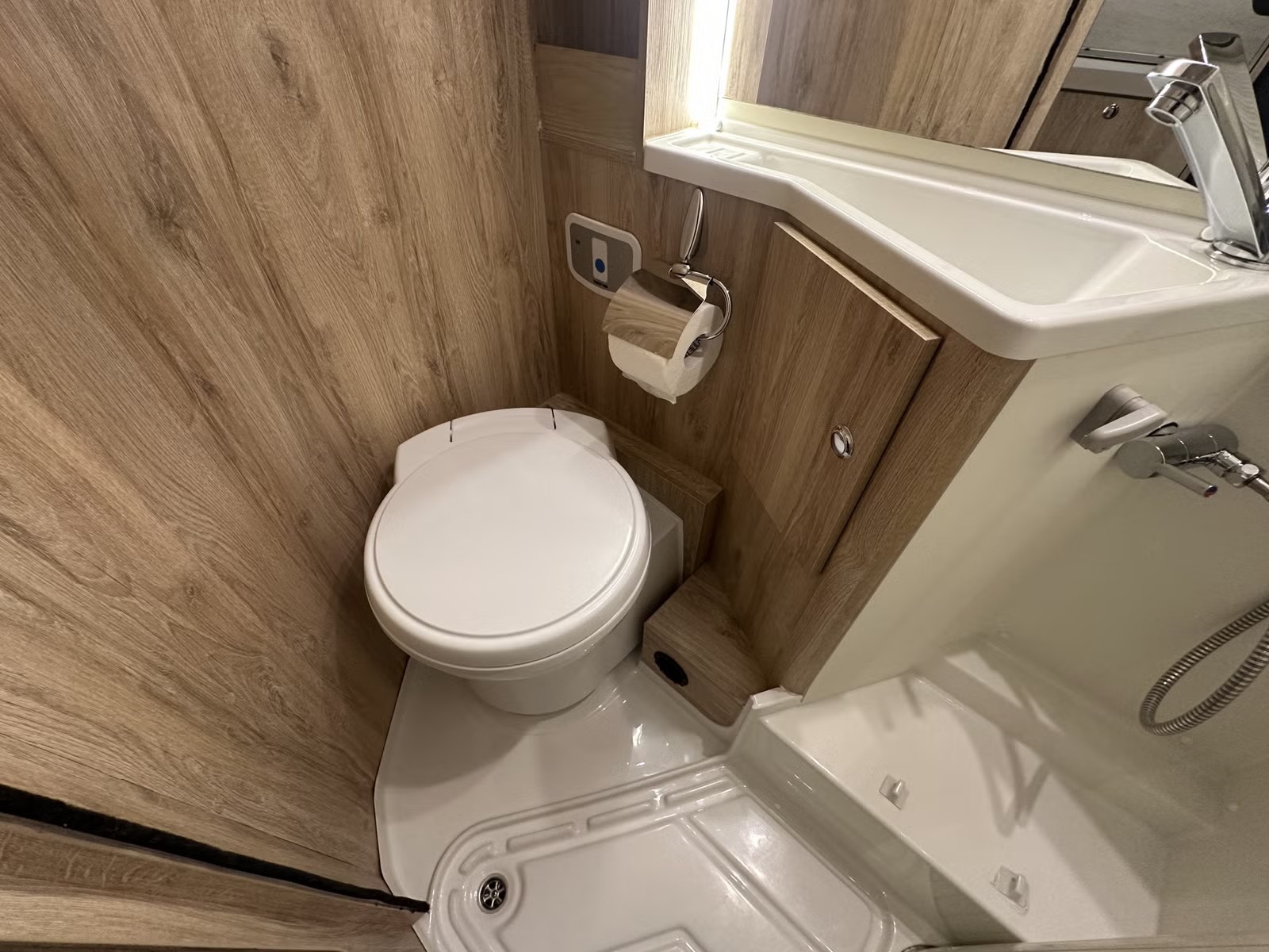 EURA MOBIL PROFILA T 695 EB - Image 16