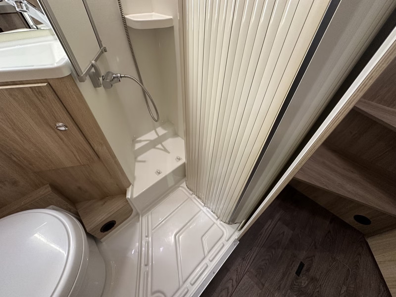 EURA MOBIL PROFILA T 695 EB - Image 17