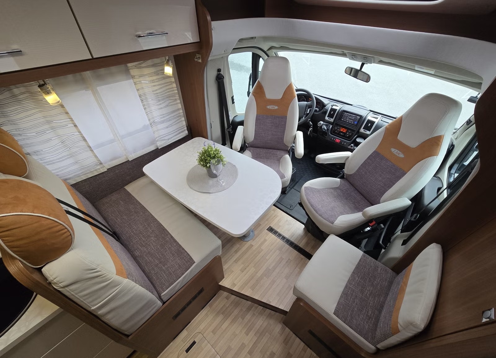 LMC CRUISER T 722 - Image 8