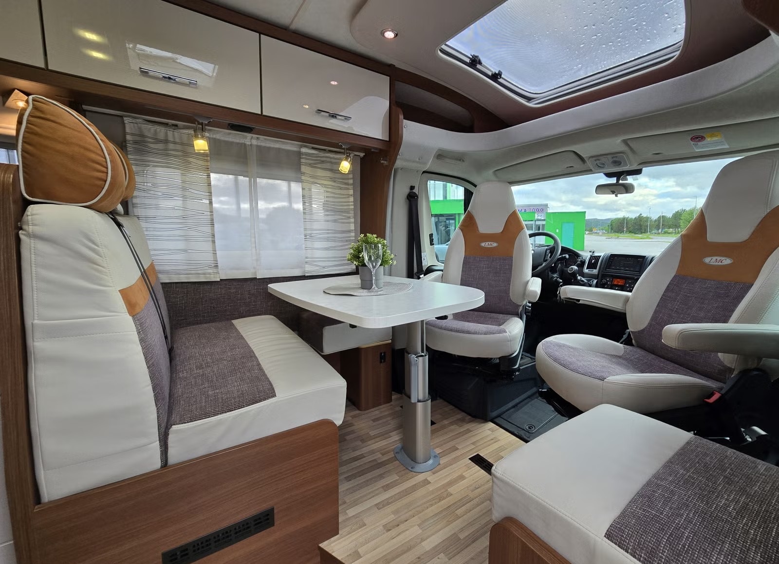 LMC CRUISER T 722 - Image 9