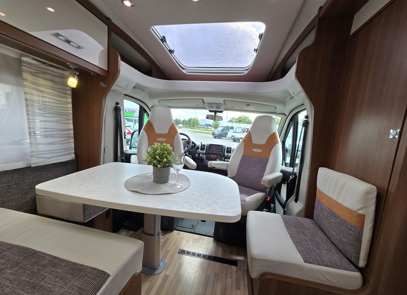 LMC CRUISER T 722 - Image 10