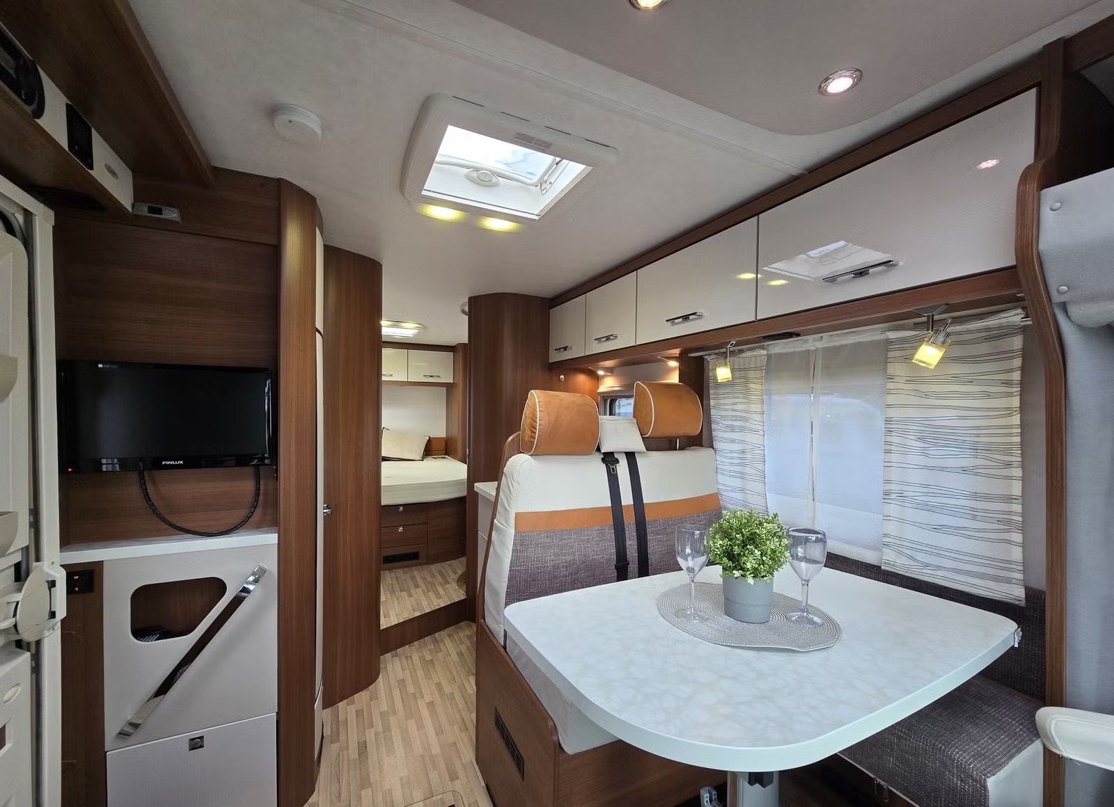 LMC CRUISER T 722 - Image 11