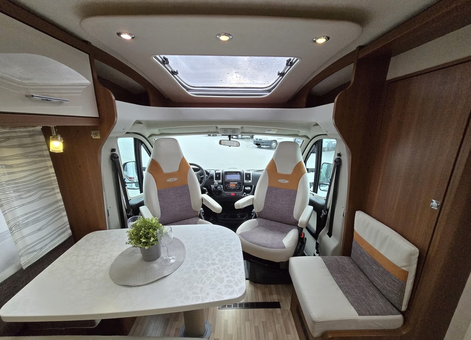 LMC CRUISER T 722 - Image 12