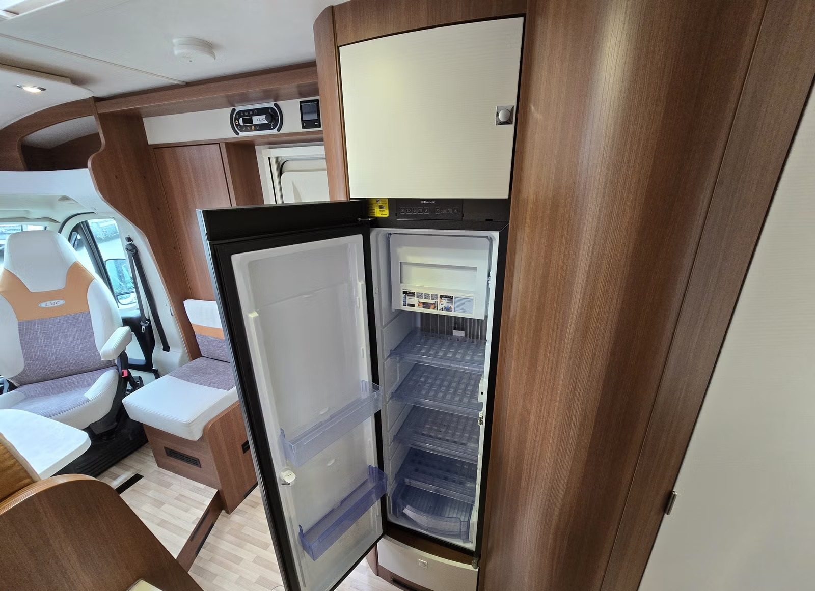 LMC CRUISER T 722 - Image 15