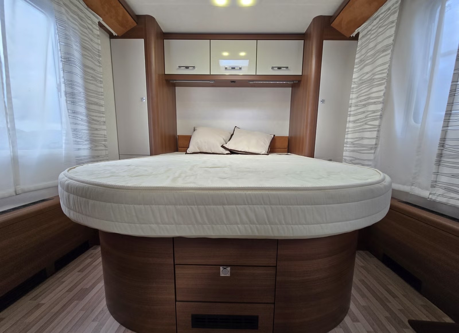 LMC CRUISER T 722 - Image 20