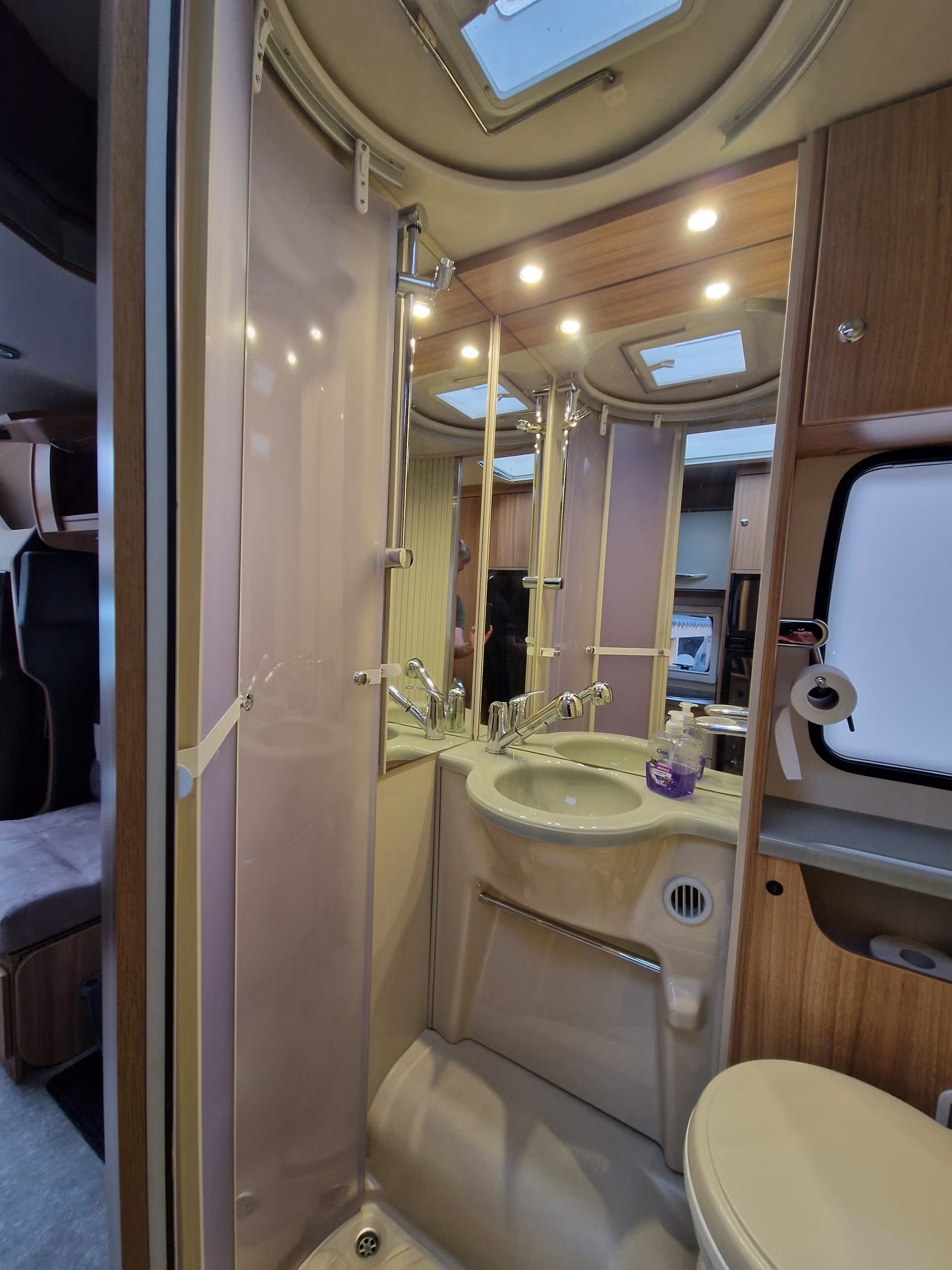 CHALLENGER GENESIS 54 M12 - Image 16