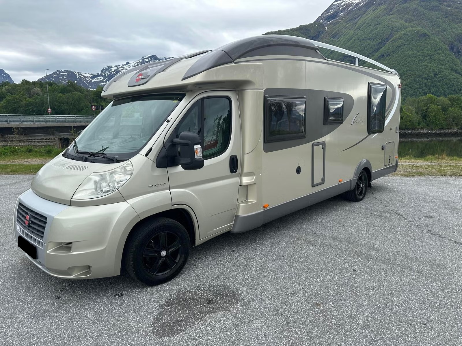 BÜRSTNER IXEO PLUS IT 724