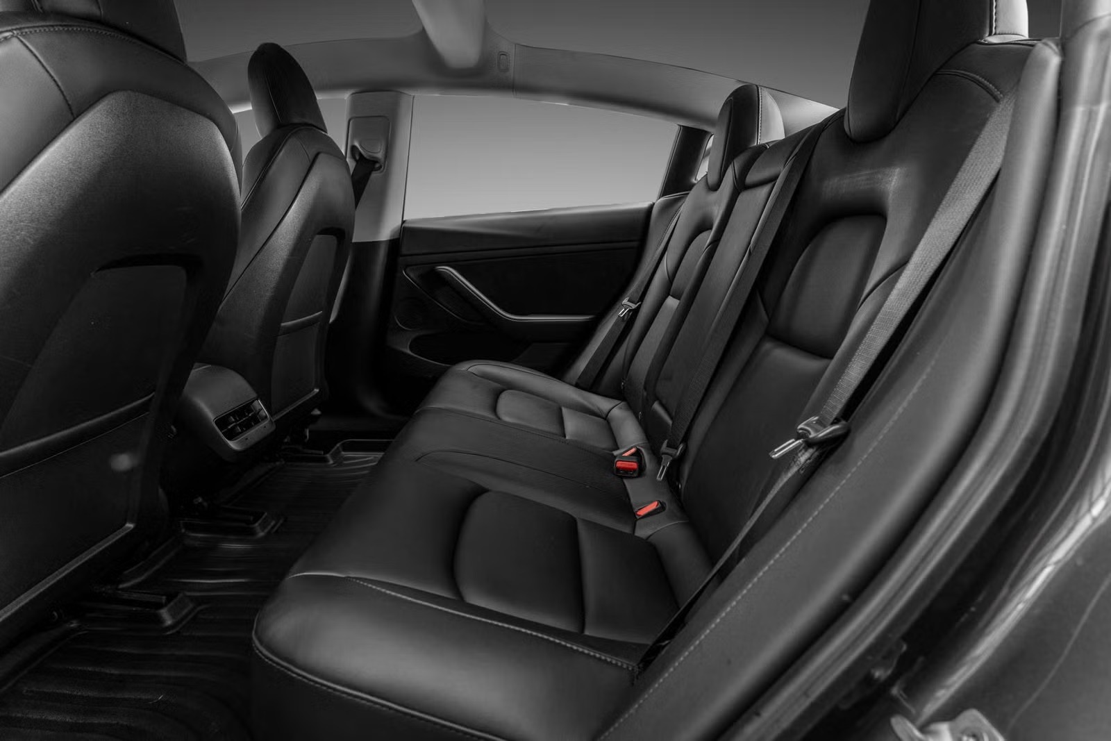 TESLA MODEL 3 LONG RANGE DUAL MOTOR - Image 13