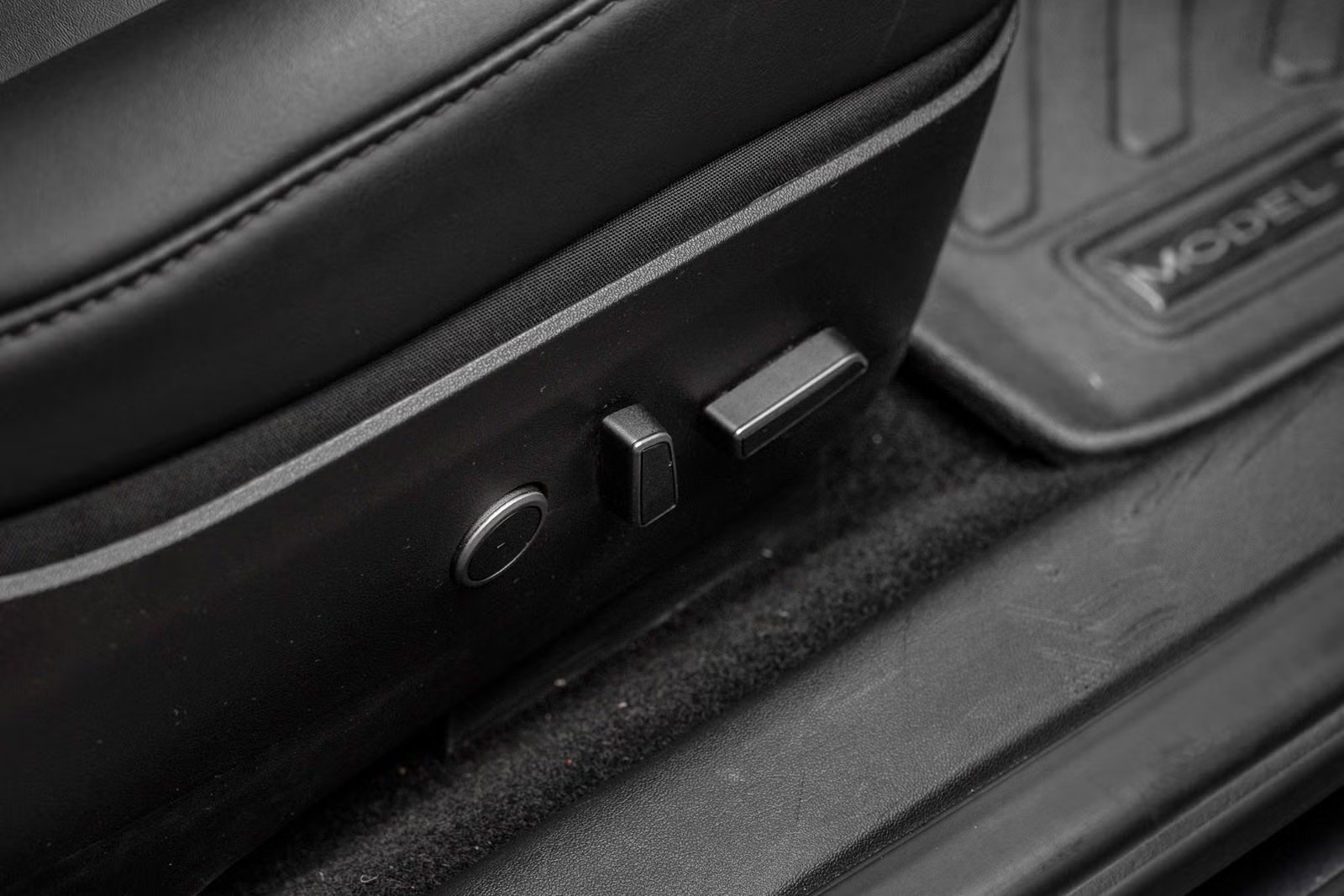 TESLA MODEL 3 LONG RANGE DUAL MOTOR - Image 17