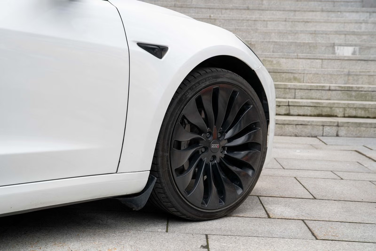 TESLA MODEL 3 LONG RANGE DUAL MOTOR - Image 6