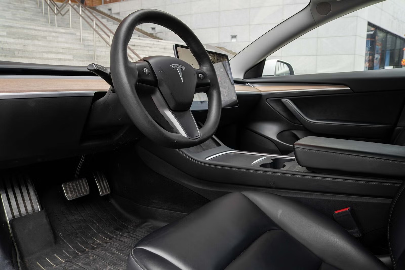 TESLA MODEL 3 LONG RANGE DUAL MOTOR - Image 9