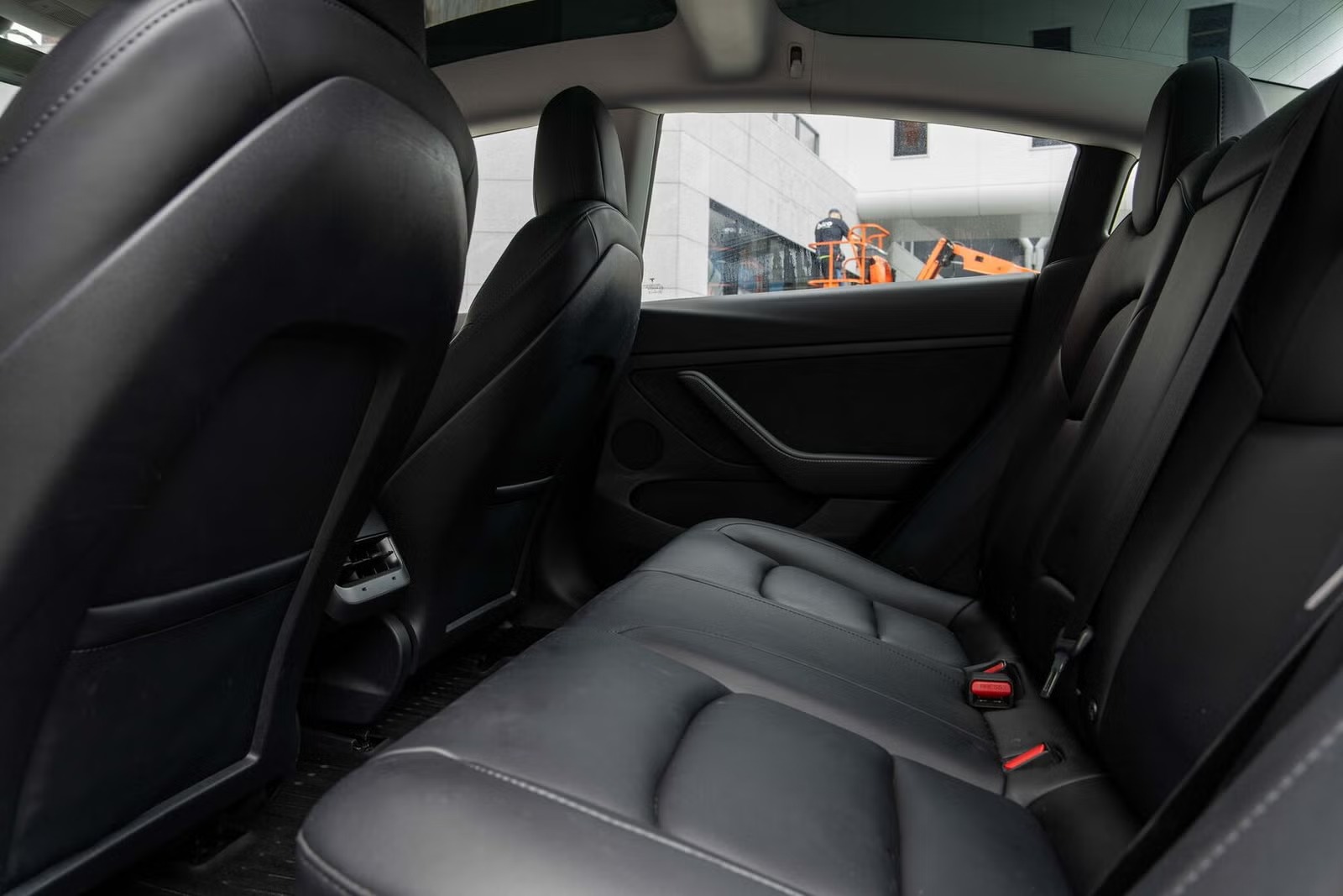 TESLA MODEL 3 LONG RANGE DUAL MOTOR - Image 16