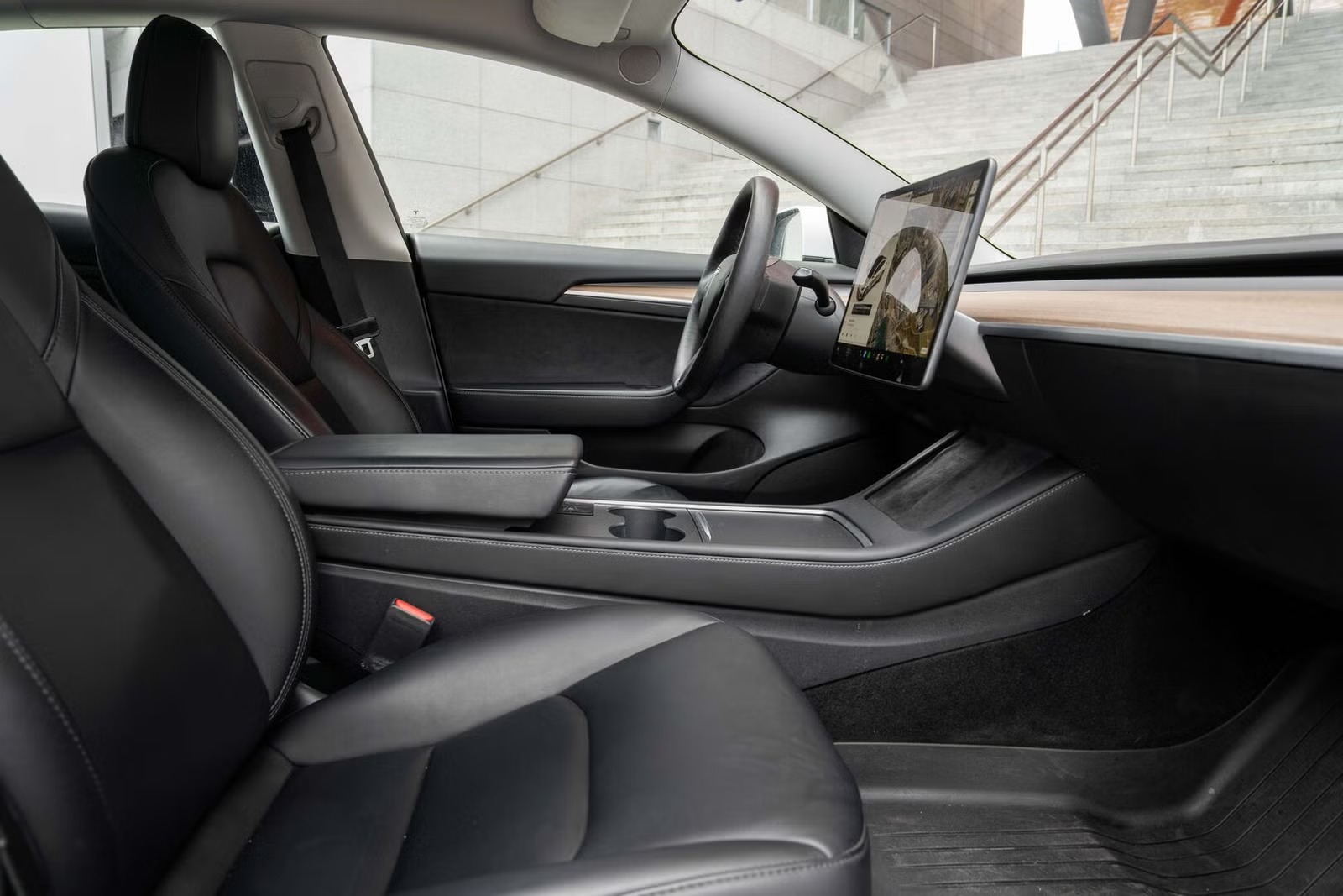 TESLA MODEL 3 LONG RANGE DUAL MOTOR - Image 17
