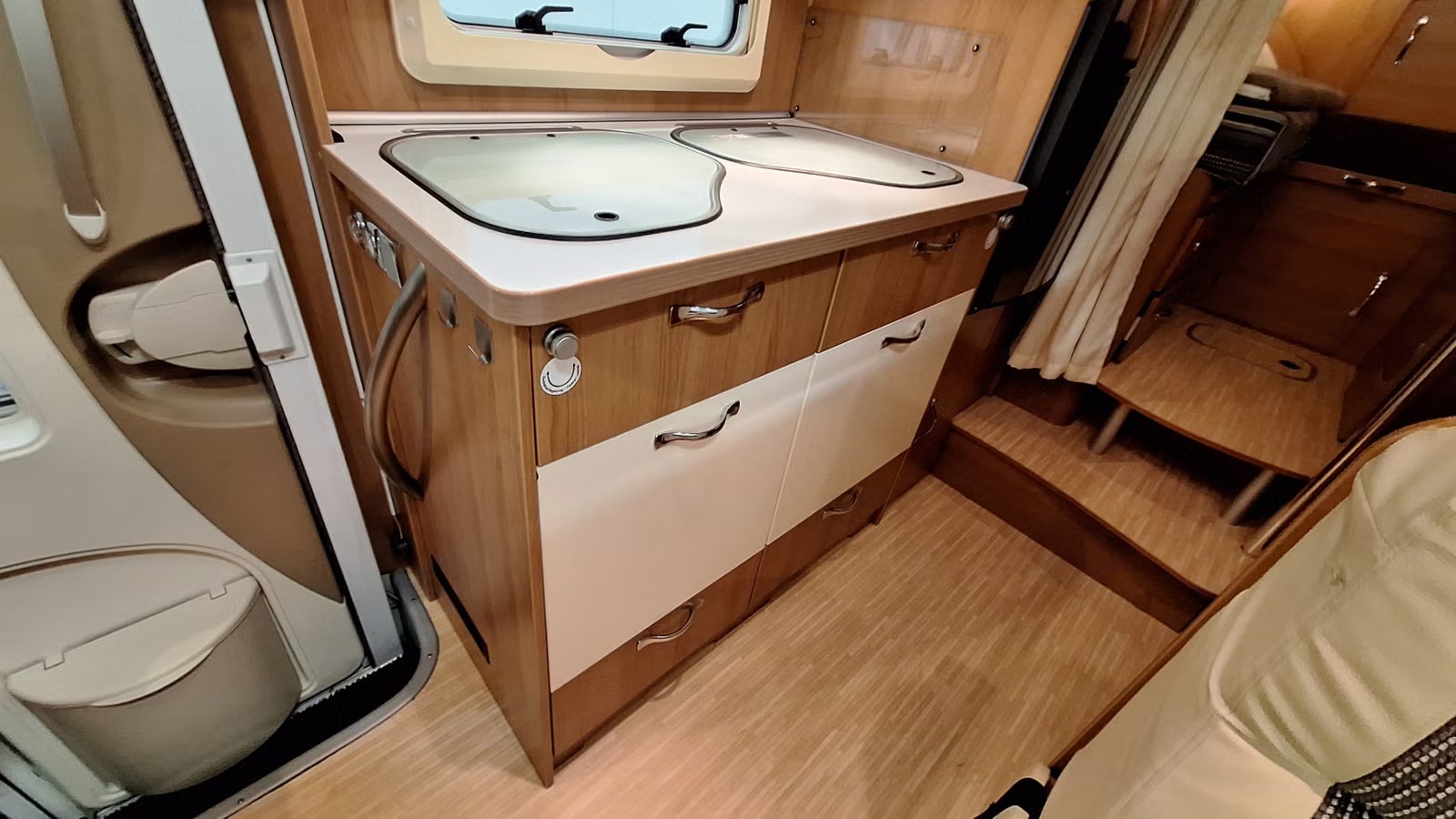 LMC LIBERTTY EXPLORER 680 - Image 13