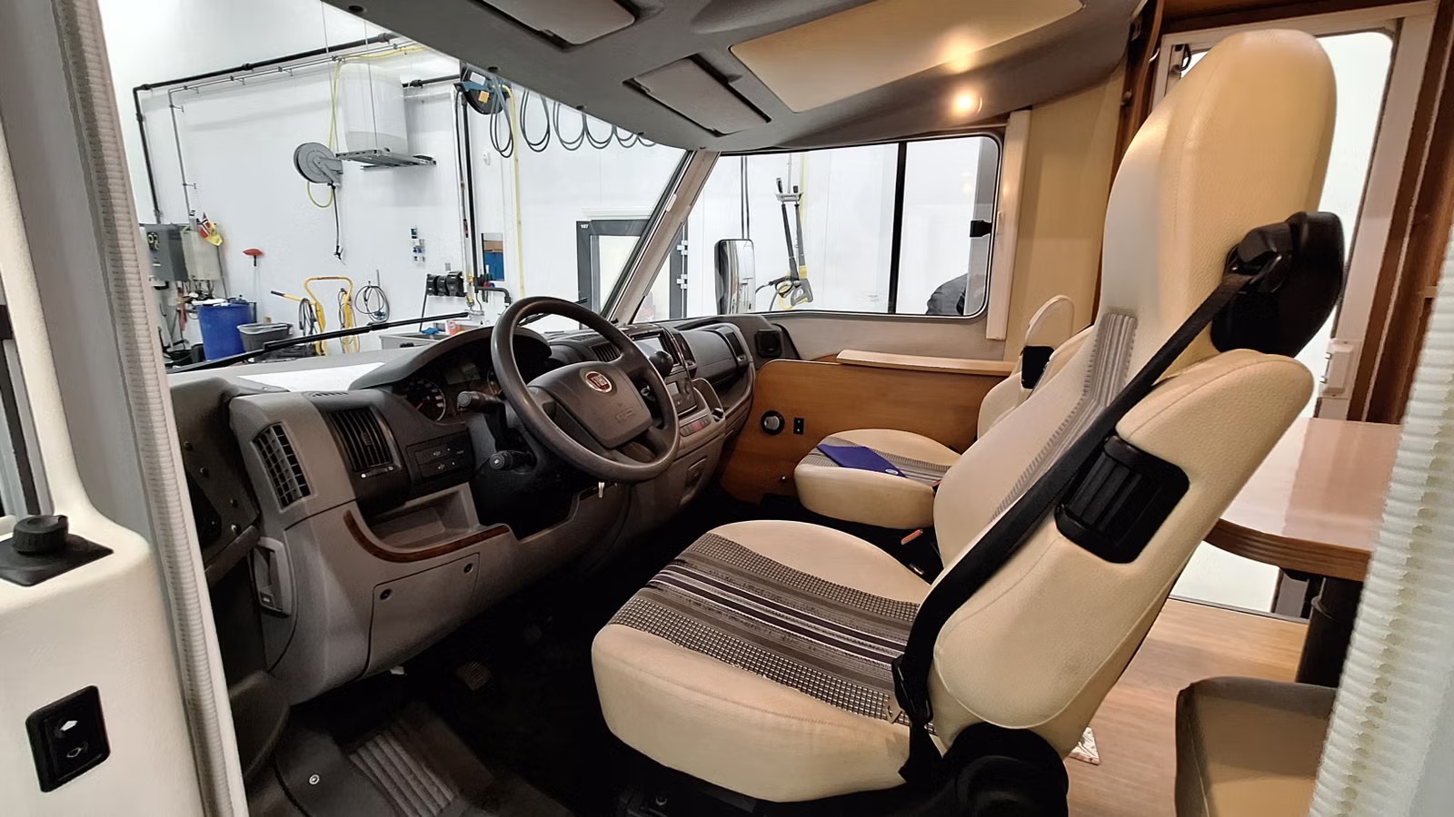LMC LIBERTTY EXPLORER 680 - Image 20